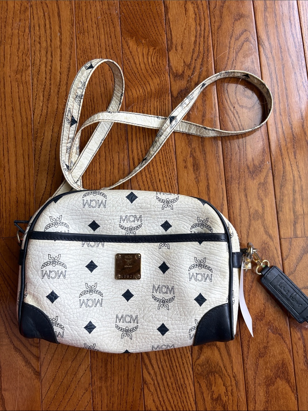 🔥RARE Vintage MCM Michael Cromer Era Golf Collection White Visetos Crossbody Bag - Picture 2 of 16